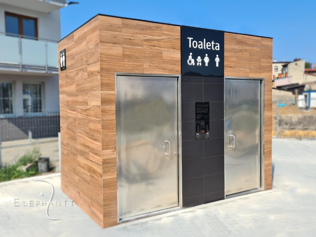 Automatyczna dwustanowiskowa prostokątna toaleta miejska w Białogardzie.