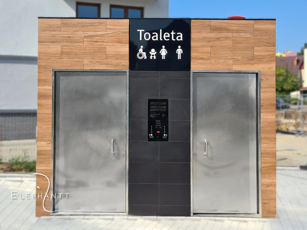Automatyczna dwustanowiskowa prostokątna toaleta miejska w Białogardzie.